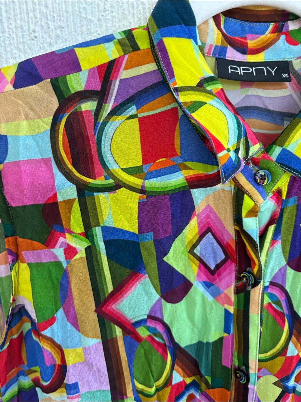 Apny Abstract Bright Multicolor Geometric Sleeveless Button-Front Blouse sz XS - Picture 3 of 6